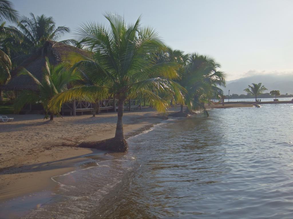 Amatique Bay Hotel Puerto Barrios Eksteriør bilde