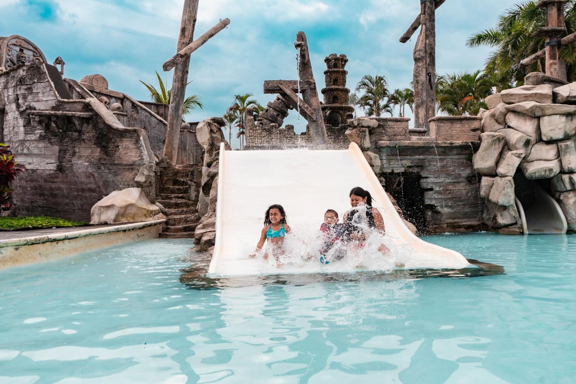 Amatique Bay Hotel Puerto Barrios Eksteriør bilde