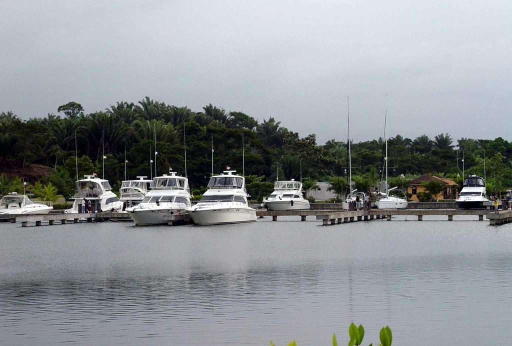 Amatique Bay Hotel Puerto Barrios Eksteriør bilde